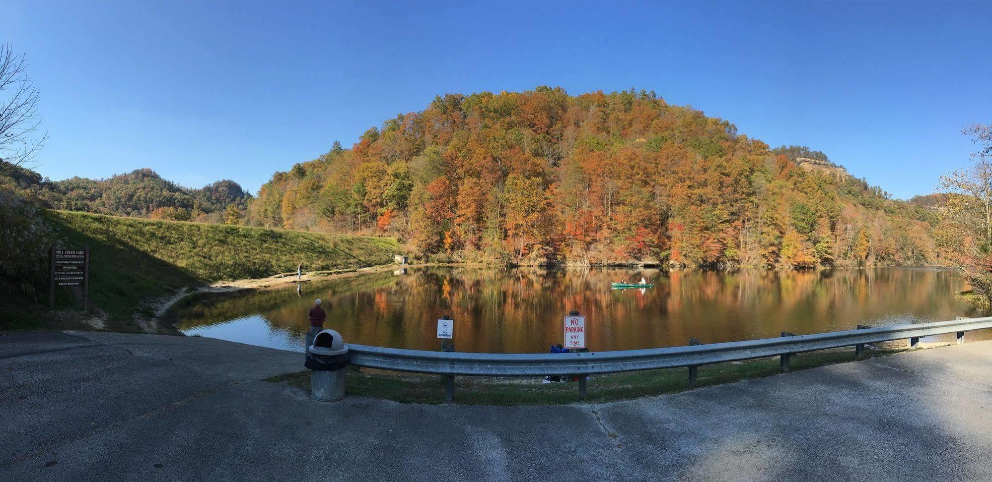Black Bear Lodge Motel Slade Экстерьер фото