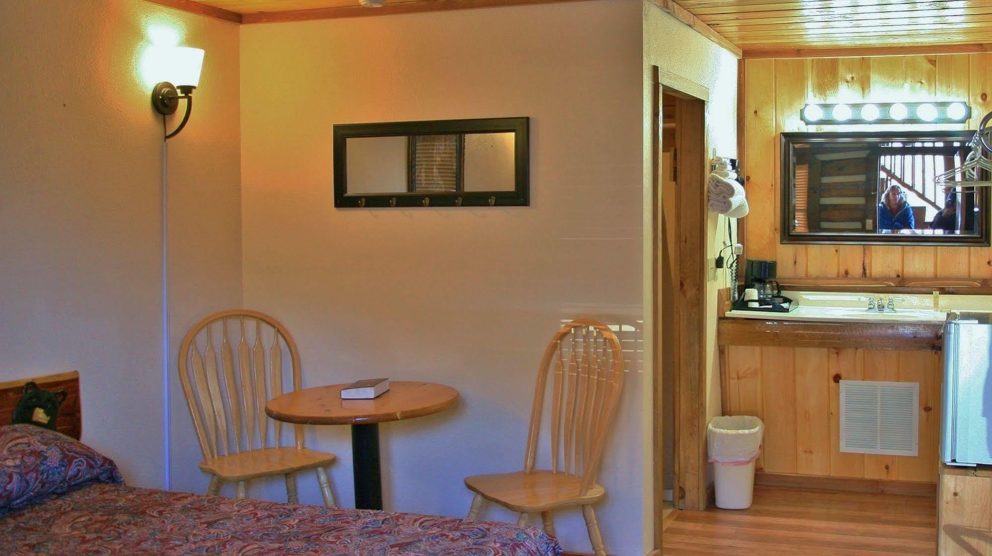 Black Bear Lodge Motel Slade Экстерьер фото