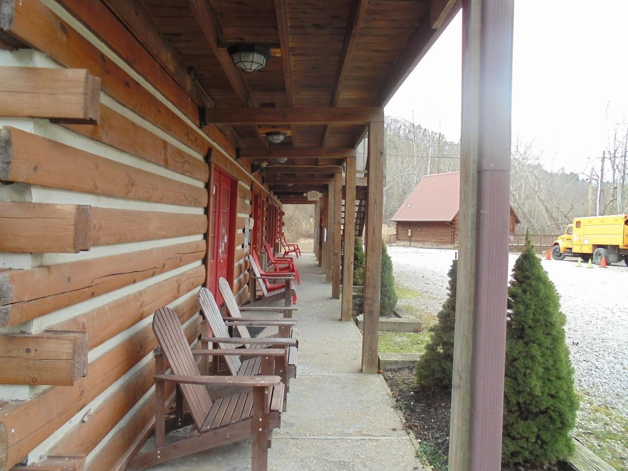 Black Bear Lodge Motel Slade Экстерьер фото